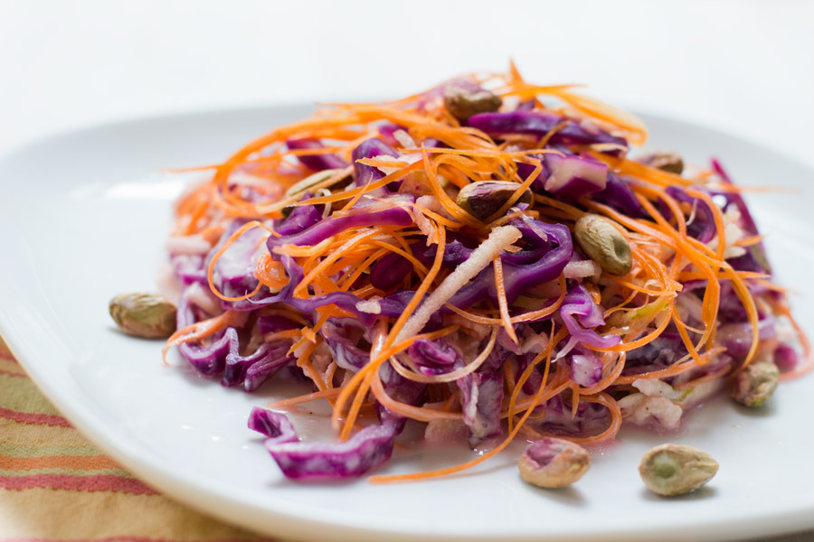 Recipe for red cabbage coleslaw with pistachios