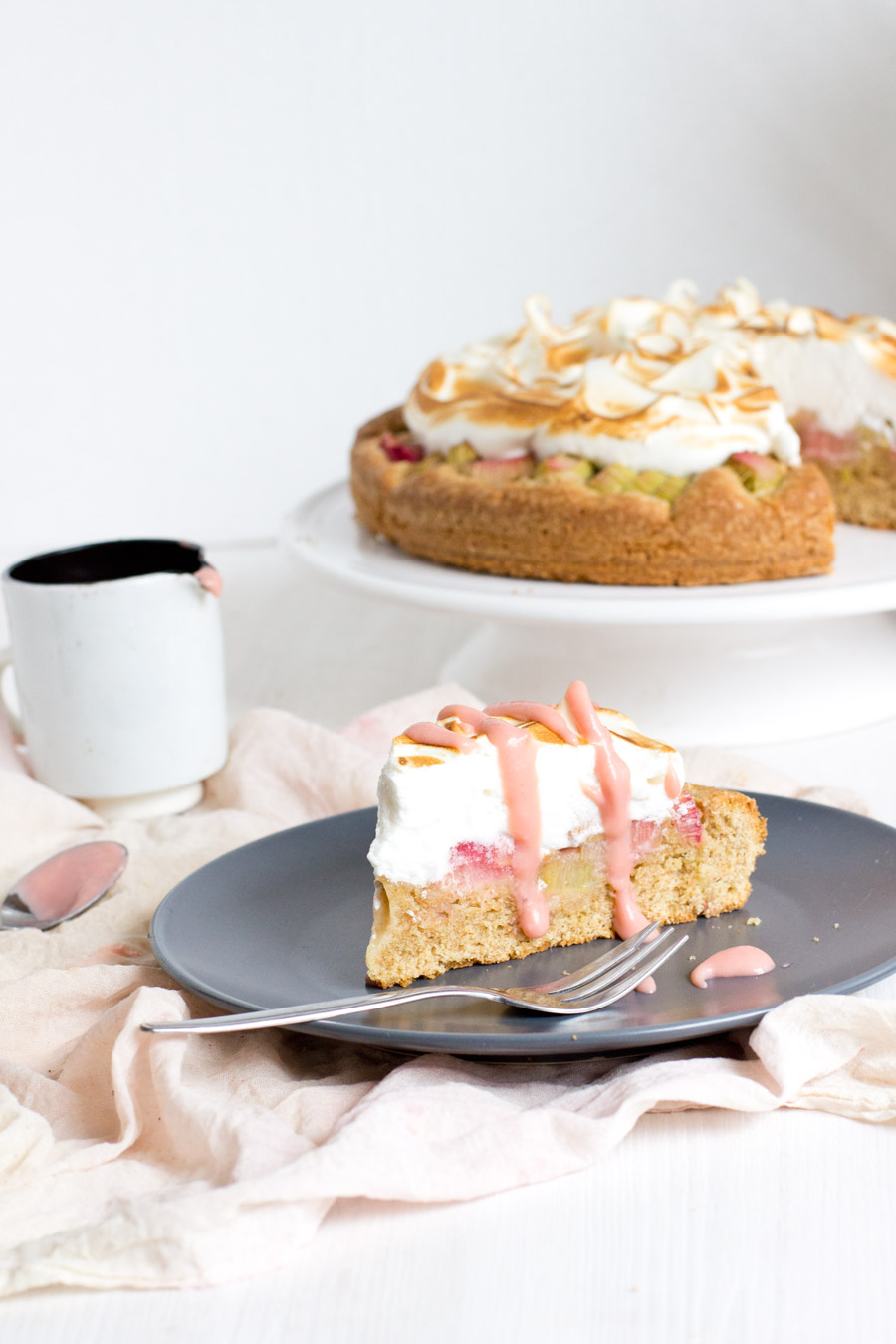 whole grain rhubarb cake with honey meringue - perfect for every summer garden party!