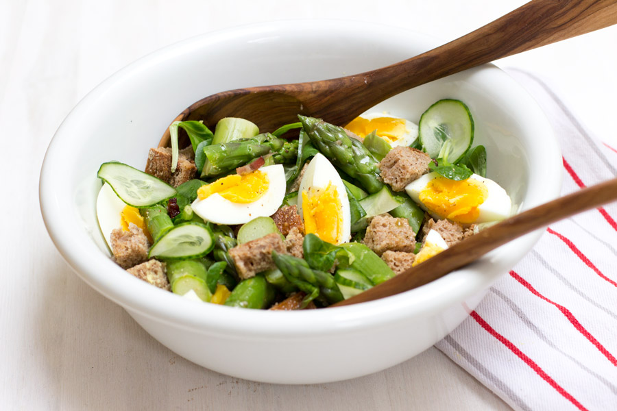 Delicious spring bread salad with  asparagus, bacon and egg