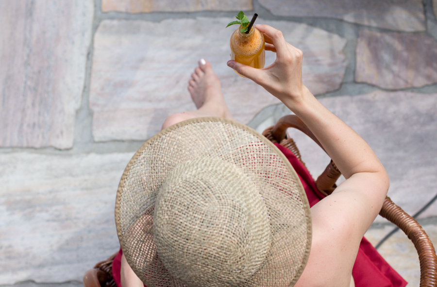 Homemade apricot nectar with cold soda makes the best refreshing summer drink | recipe on the blog